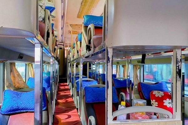 Bus from Hanoi to Cau Treo border gate